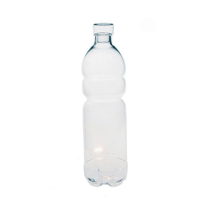 Botella pequeña de estética cotidiana