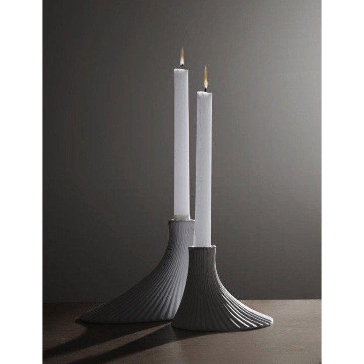Par de Candelabros blancos estriados