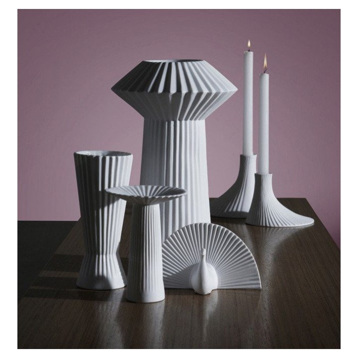 Par de Candelabros blancos estriados