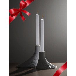 Par de Candelabros blancos estriados